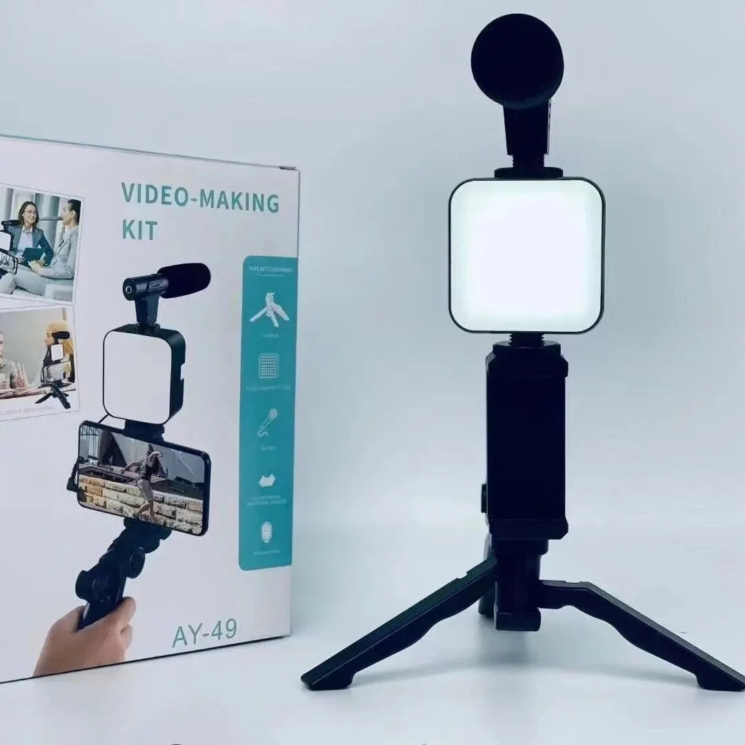 Smartphone Vlogging Kit With Tripod Phone Holder Mini Microphone LED Fill Light Starter For TikTok Live Stream Video YouTube
حامل الجوال متعدد المهام مع اضاءة ذكية وميكروفون